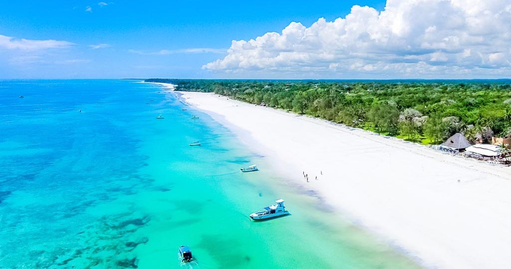 Mombasa beach, Kenya — WildLens Adventure
